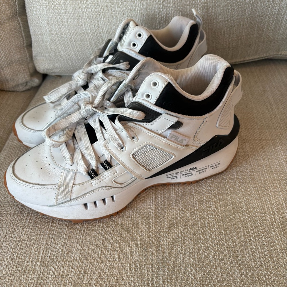 Fila Women’s Spectra Cross Trainers In Black And White EUC - Size 10